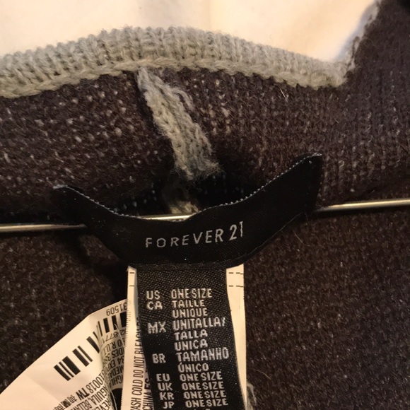 Light gray shawl from forever 21 - Picture 3 of 4